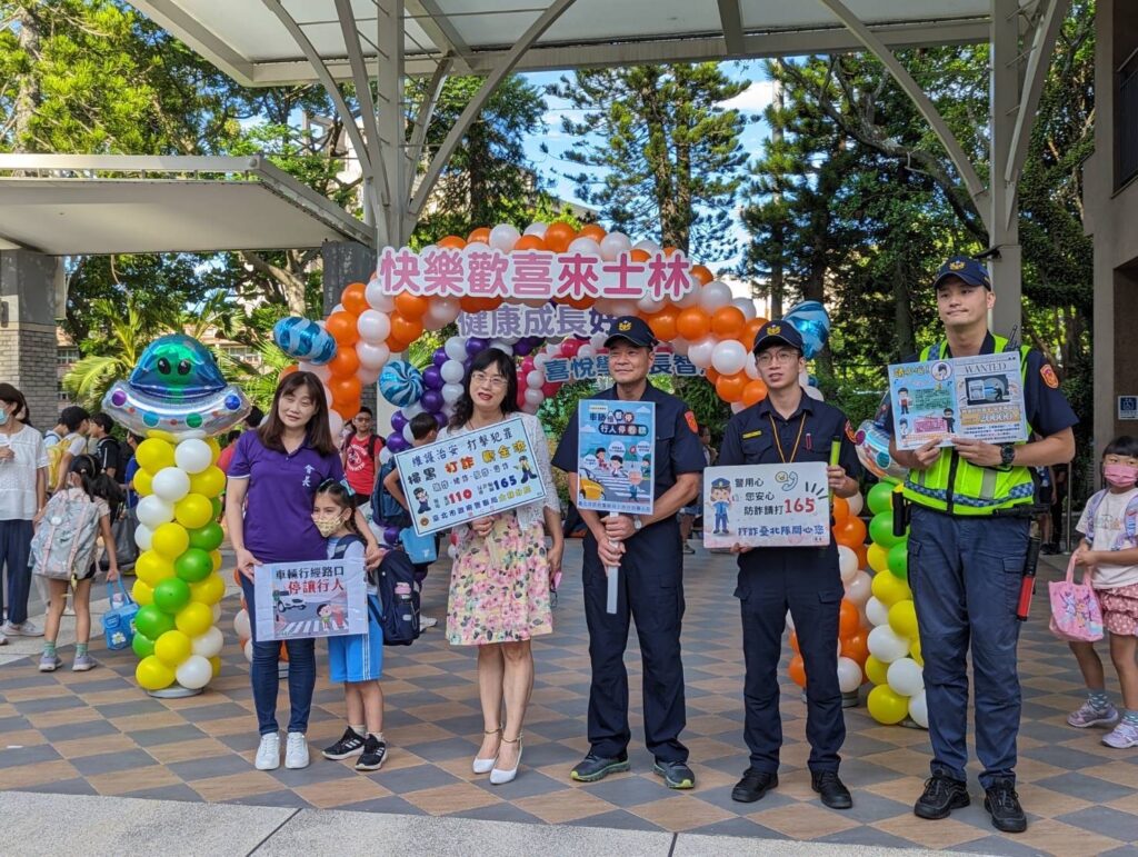 士林分局分局長黃水願重視莘莘學子的交通安全，特別增派警力於開學當日上、下學時段