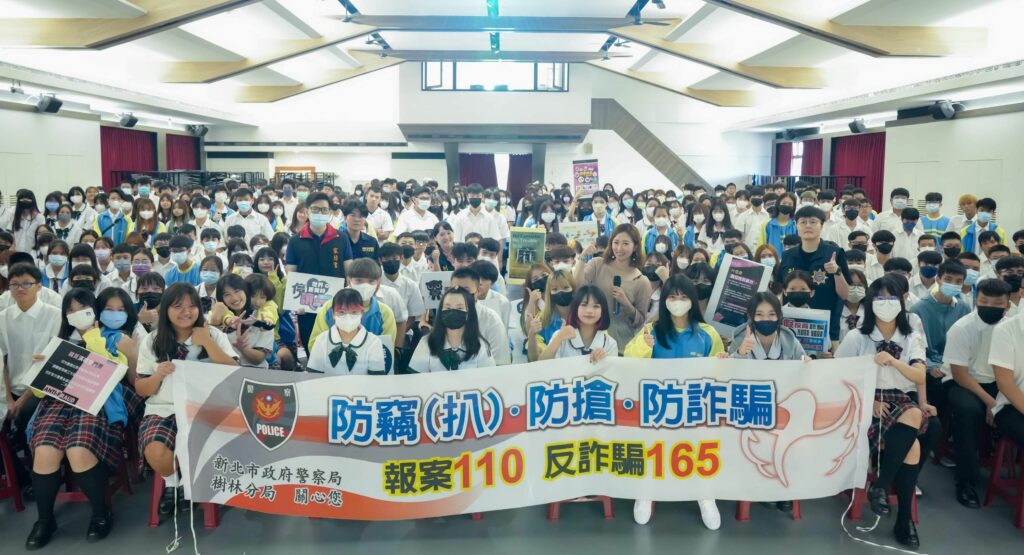 藝人白白老師的親和力、身為網路KOL(Key Opinion Leader)號召力以及長期對警察工作支持的行動力,特地邀請擔任北市樹林分局「反詐騙大使」