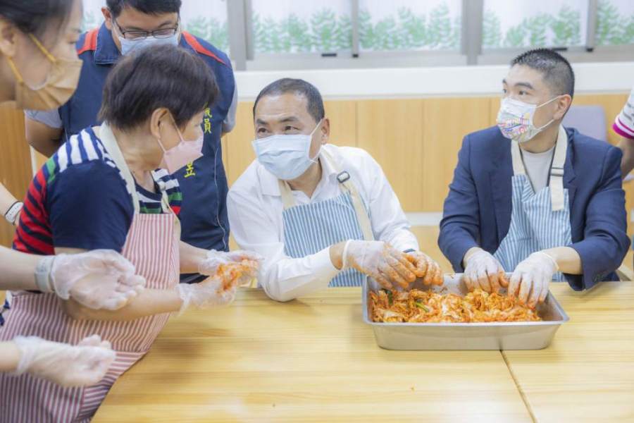 學者稱郭台銘明邀喝咖啡 侯友宜否認:從頭到尾沒接到消息 274 學者稱郭台銘明邀喝咖啡 侯友宜否認:從頭到尾沒接到消息 273