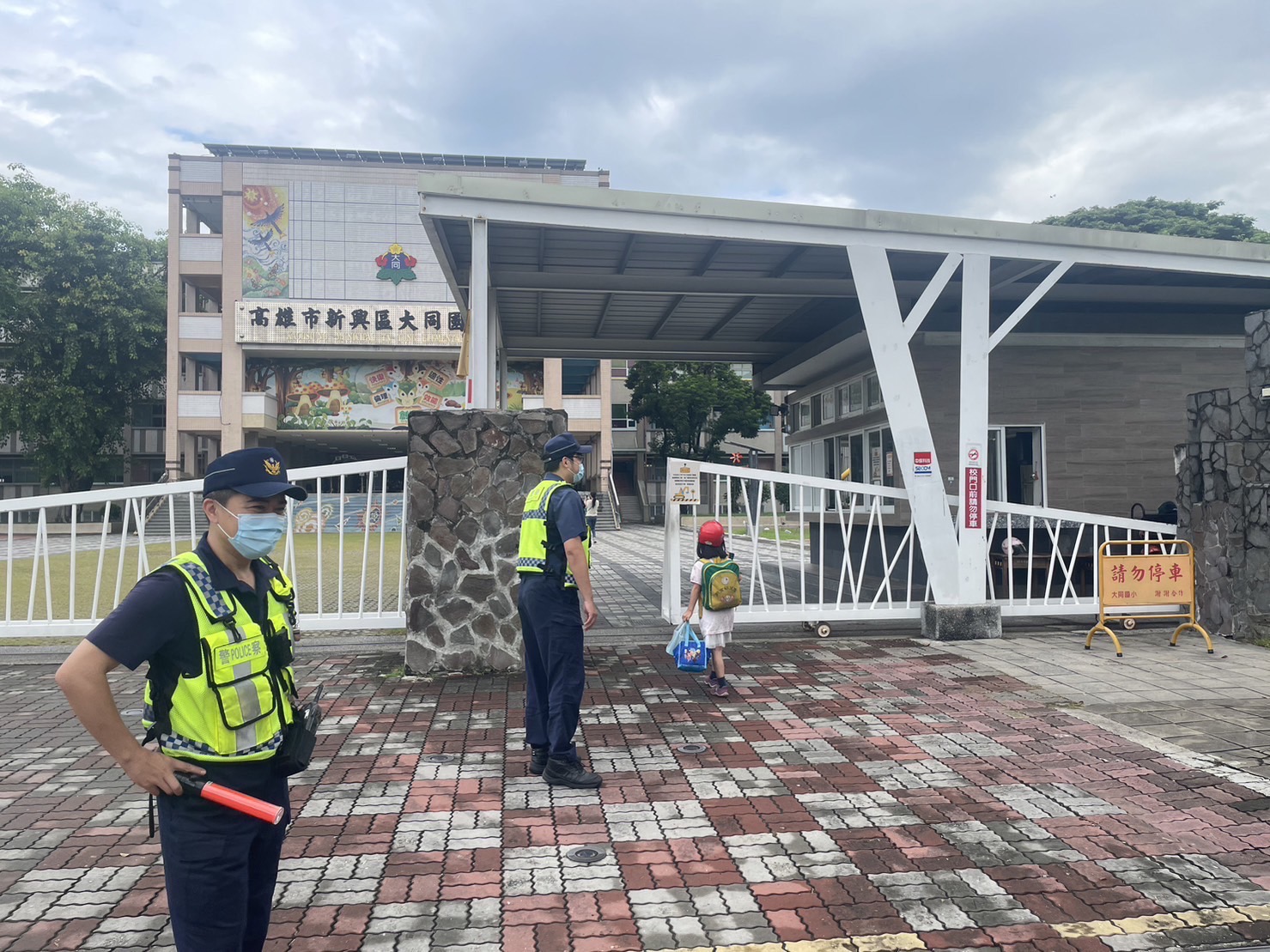 開學日新興警啟動「護童專案勤務」 守護行人安全與校園安全