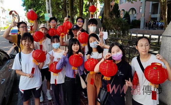桃園內壢高中成績優異 賀榜燈籠高掛校園