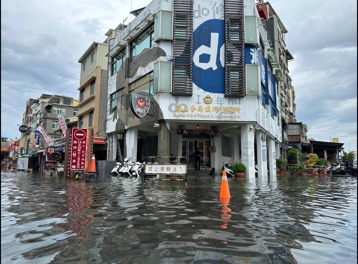 漾新聞|超級藍月旗津成水鄉澤國 三民市場也淹水 郭倍宏起造軔性城市面對未知挑戰