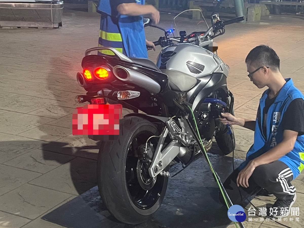 警方會持續配合環保局以不定時、不定點聯合稽查路檢方式，加強取締改裝噪音車。
