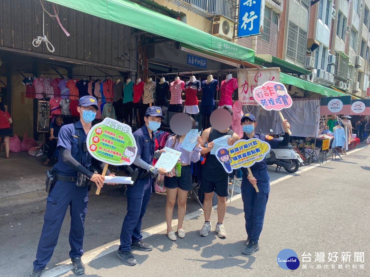 苑裡警徒步至市場　深入群眾強化反詐宣導效能