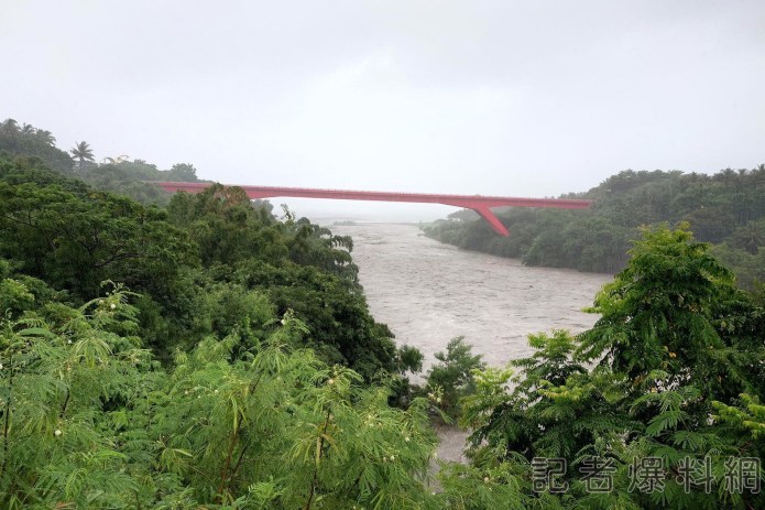 蘇拉颱風外圍環流發威 台東大豪雨警戒"東河驚見土石流" 61 蘇拉颱風 豪雨