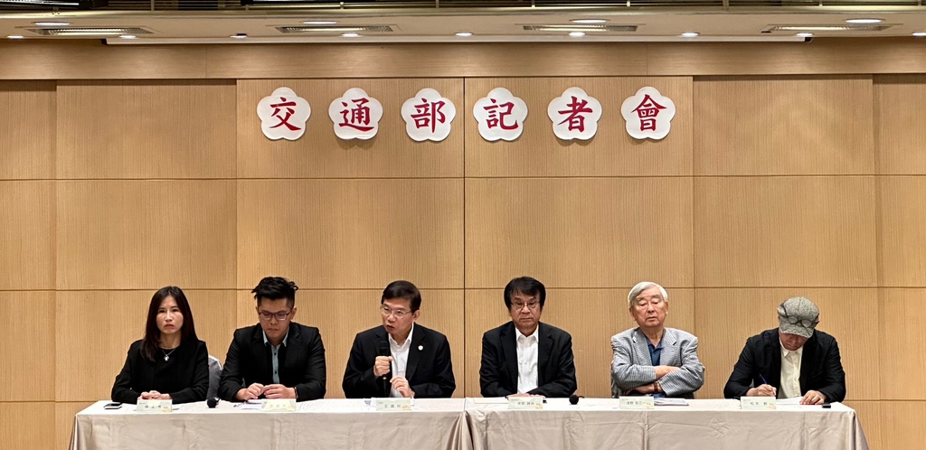 陳孟秀律師、陳鵬年先生、王國材部長、安部 誠治教授、淺野 弥三一先生、松本 創先生（圖：交通部路政司）