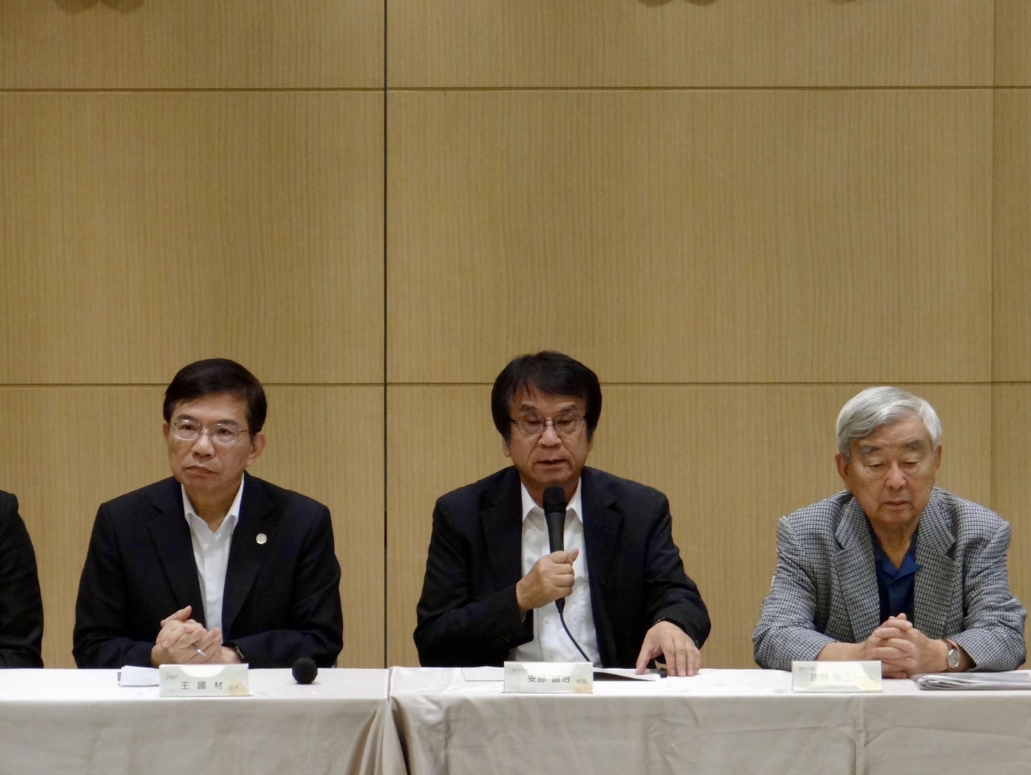 王國材部長、安部 誠治教授、淺野 弥三一先生(圖:交通部路政司)