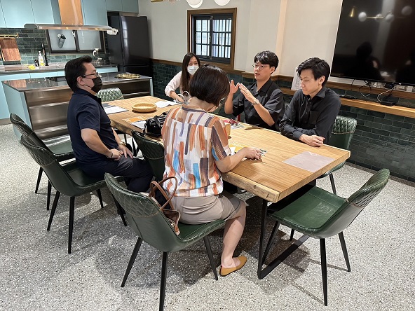 魅力民宿聘請專家學者進行實地評選照片.。(圖/新北市政府提供)