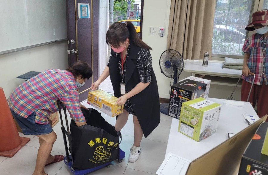 28年關懷不間斷 石原慈善青年基金會持續捐助獨居老人 309 cnews124230831a01