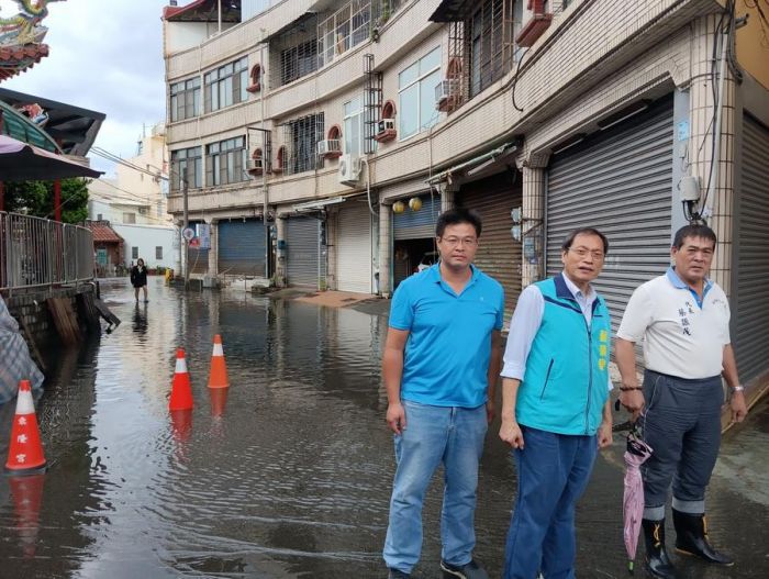 超級藍月引大潮東港鵬灣淹水 蘇清泉勘災研究如何解決