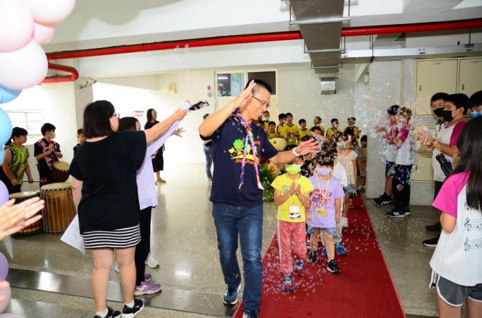 嘉市精忠國小暨附幼新生歡樂入學 歡喜迎接全方位成長
