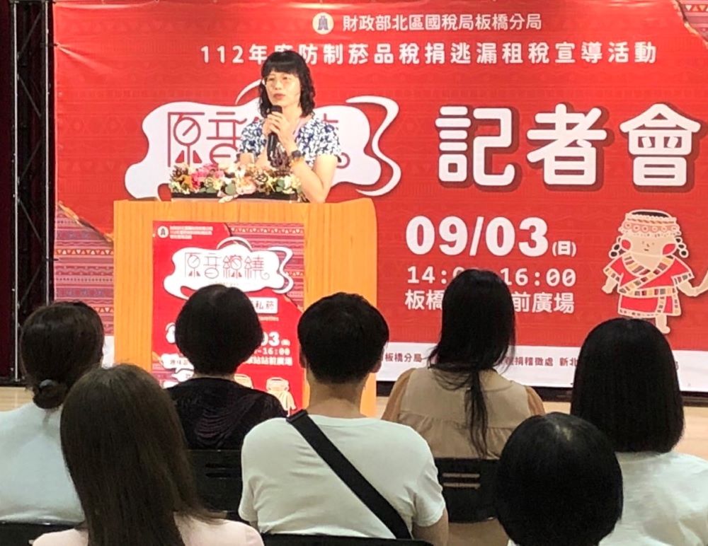 《圖說》板橋分局長游素菁歡迎大家踴躍參加活動捐發票換好禮做愛心。〈國稅局板橋分局提供〉