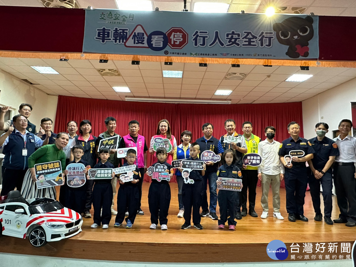 中壢監理站辦理「路口停讓總動員,守護你我皆安全」交通安全宣導活動。
