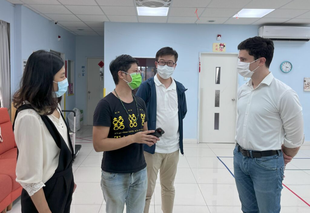 美強生探訪財團法人台灣關愛基金會及進行交流,關注社會角落中需要幫助的對象。