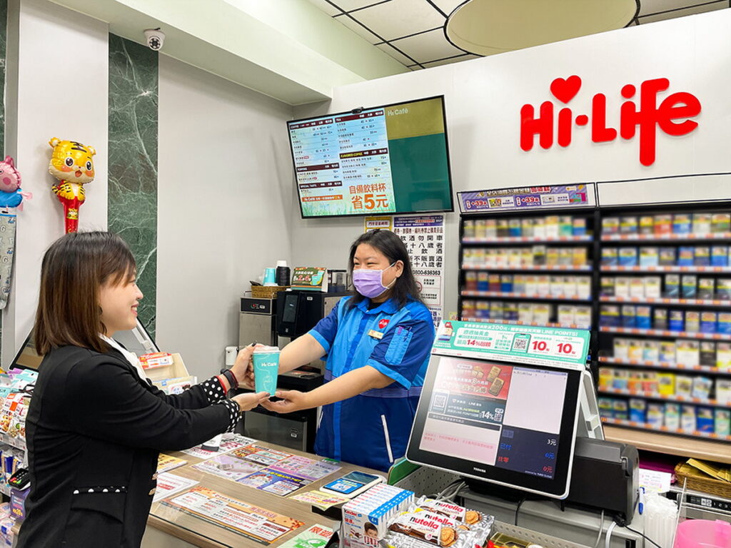 萊爾富樹林監理所門市9月1日盛大開幕,門市提供現煮咖啡服務,滿足洽公民眾各式民生需求