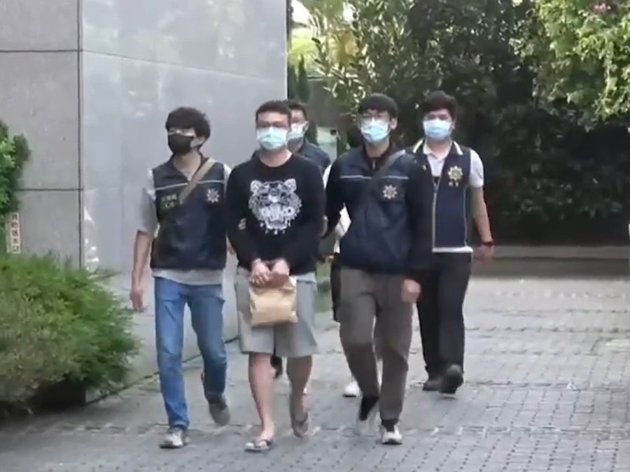 分裝廠隱身民宅 逮4嫌藏上千義大利精品MOSCHINO毒咖啡包 226 分裝廠隱身民宅 逮4嫌藏上千義大利精品MOSCHINO毒咖啡包 225