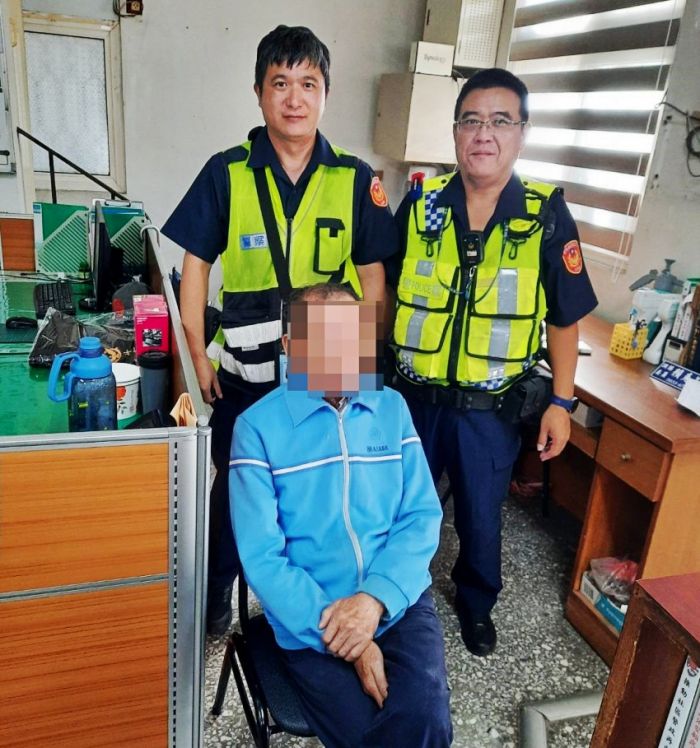 老翁出門迷了路 警民合力助返家