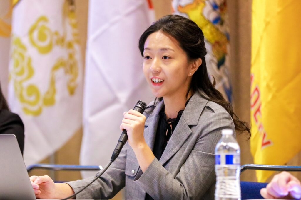 ▲哈佛大學生Clare表示，太極門師徒堅持的是古老氣功武術修行門派的千年文化傳承，真理與正義不容被曲解。（記者晨曦翻攝）