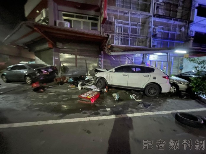 雲林北港休旅車衝撞民宅毀5車 駕駛棄車逃警鎖定追緝