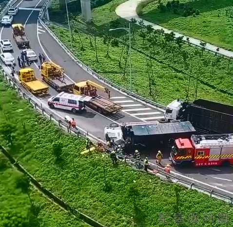 國道4號東向28公里潭子系統接台74快速道路大貨車翻覆