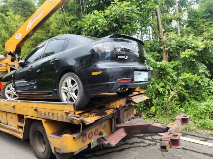 警匪追逐上演玩命關頭 匪撞路過車就逮 車主怨:兩百萬新車變事故車 62 33D3EEF1 5A4C 4607 8E16 023CBFCAB77E | 社會 社會 記者爆料網