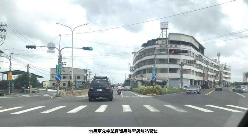 可能是雲、街道、道路和文字的圖像