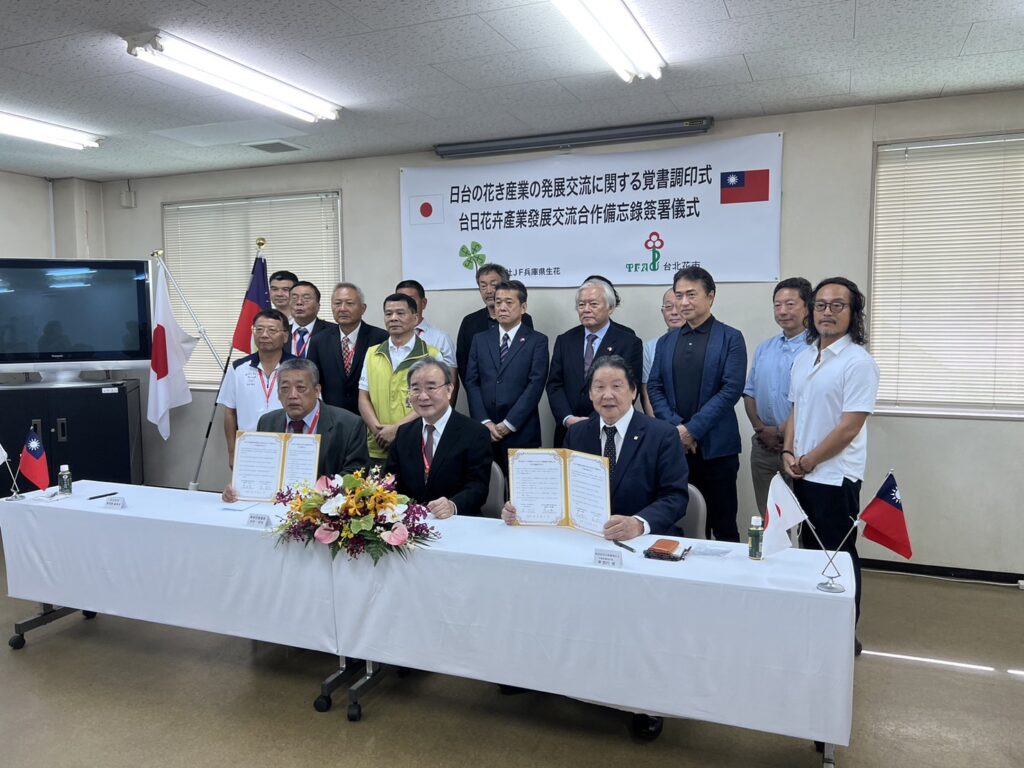 台日雙方代表合影留念