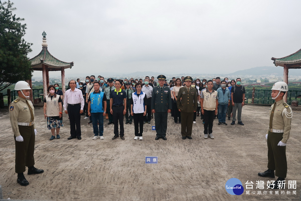 南投縣各界代表於忠烈祠舉行秋祭先烈。（縣府提供）