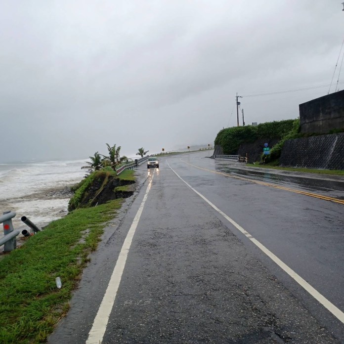 海葵颱風觸陸「台東三仙台」狂風大浪 台7甲線山壁崩落石 51 S 7847995 | 生活 生活 記者爆料網