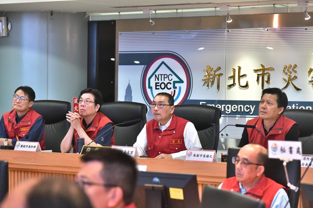 新北市政府金3日上午召開海葵颱風新北市災害應變中心第四次工作會報。(圖/新北市政府提供)