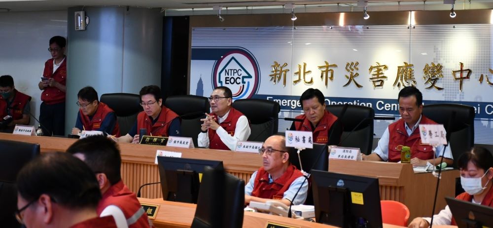 《圖說》中度颱風海葵直撲台灣,長侯友宜今日上午召開第4次工作會報。〈消防局提供〉
