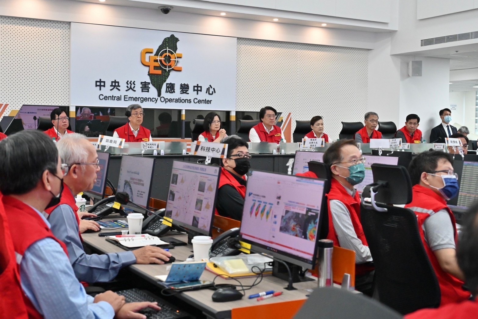 視導中央災害應變中心了解海葵颱風整備情形 陳揆指示積極落實防颱應變工作 堅守崗位全力以赴