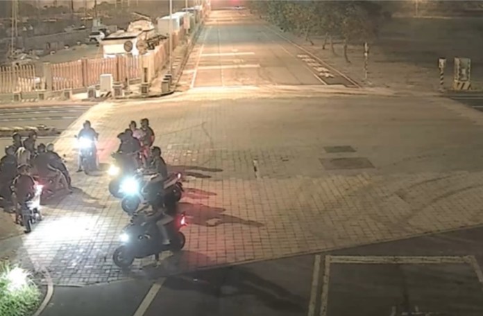 (颱風夜鬧事警開槍逮人片)颱風夜街頭鬧事 台南警方對空開1槍逮11人 61 | 社會 社會 記者爆料網