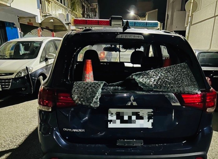(颱風夜鬧事警開槍逮人片)颱風夜街頭鬧事 台南警方對空開1槍逮11人 63 | 社會 社會 記者爆料網