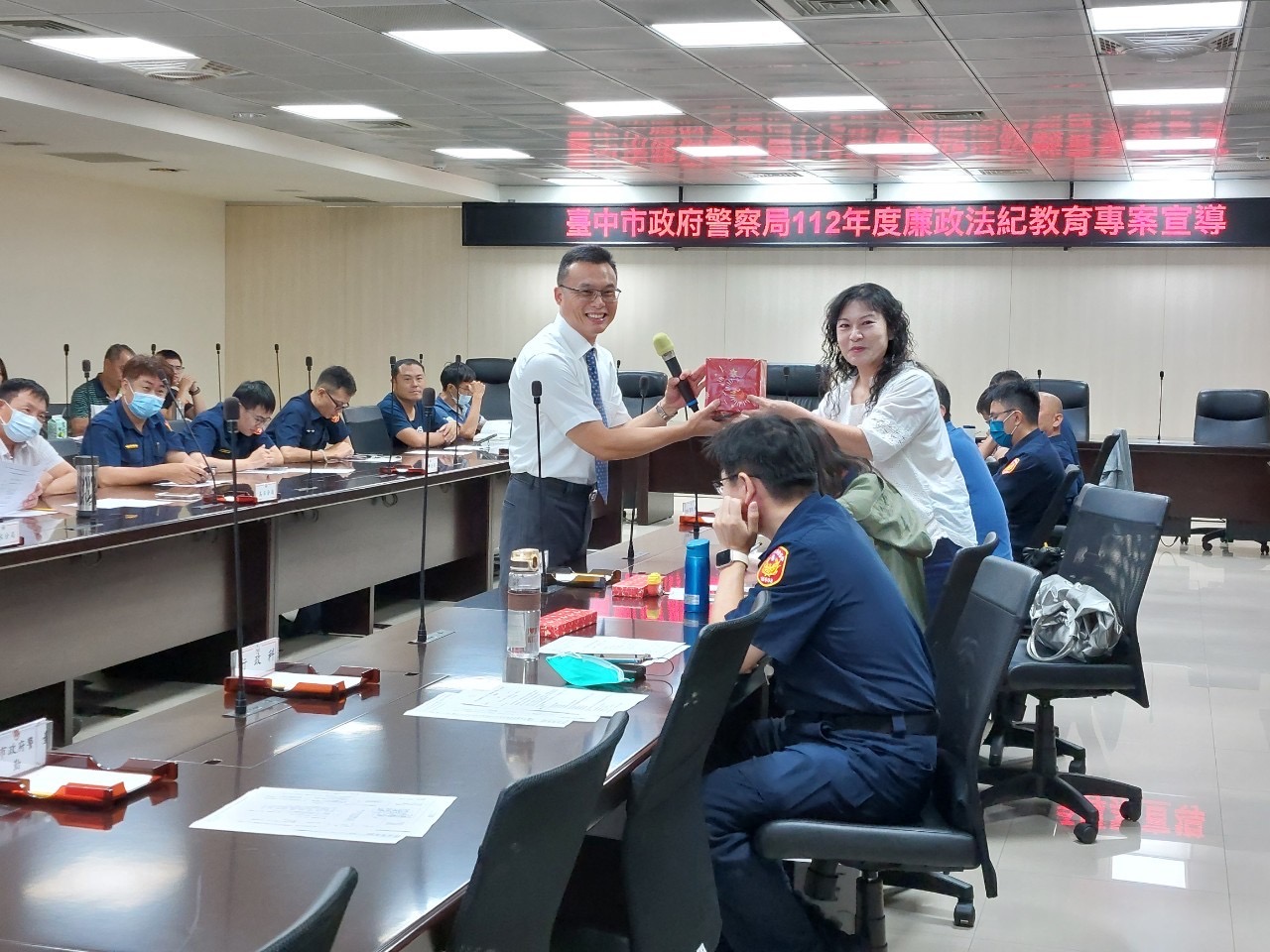 臺中市政府警察局政風室王振宇主任。（圖/記者江雁武翻攝）
