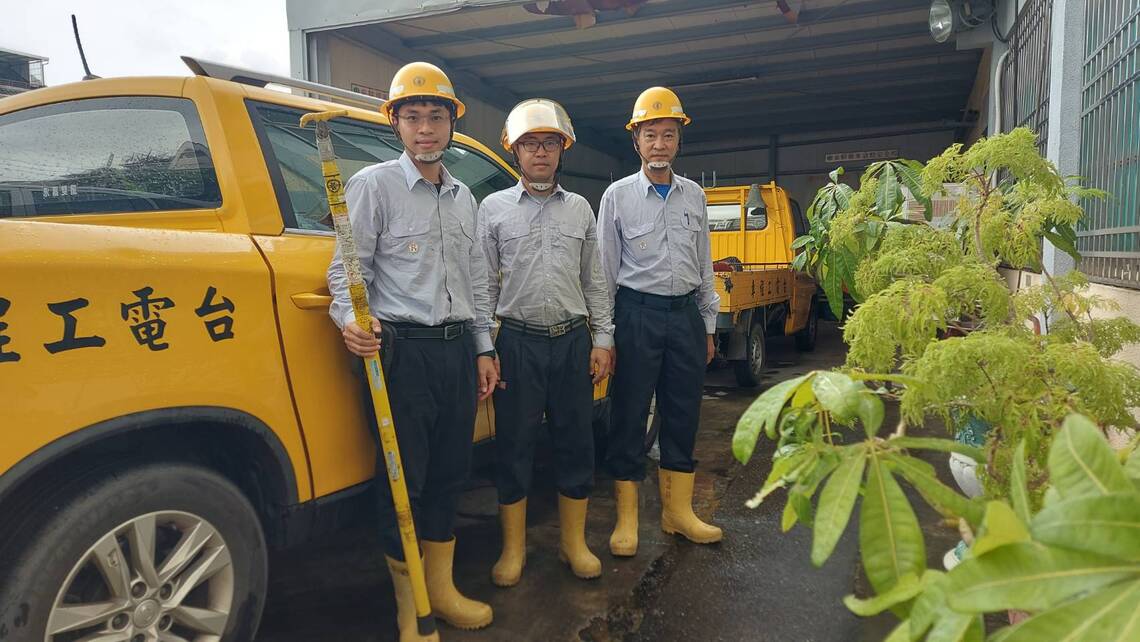 漾新聞|兄弟齊心拚搶修 張氐兄弟與台電同仁都成了海葵風災的「復電英雄」