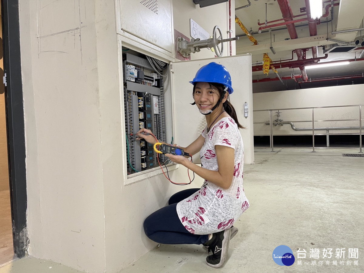 闊別職場10年的錢曉薇，透過職訓，順利轉職成為自動化工程師。