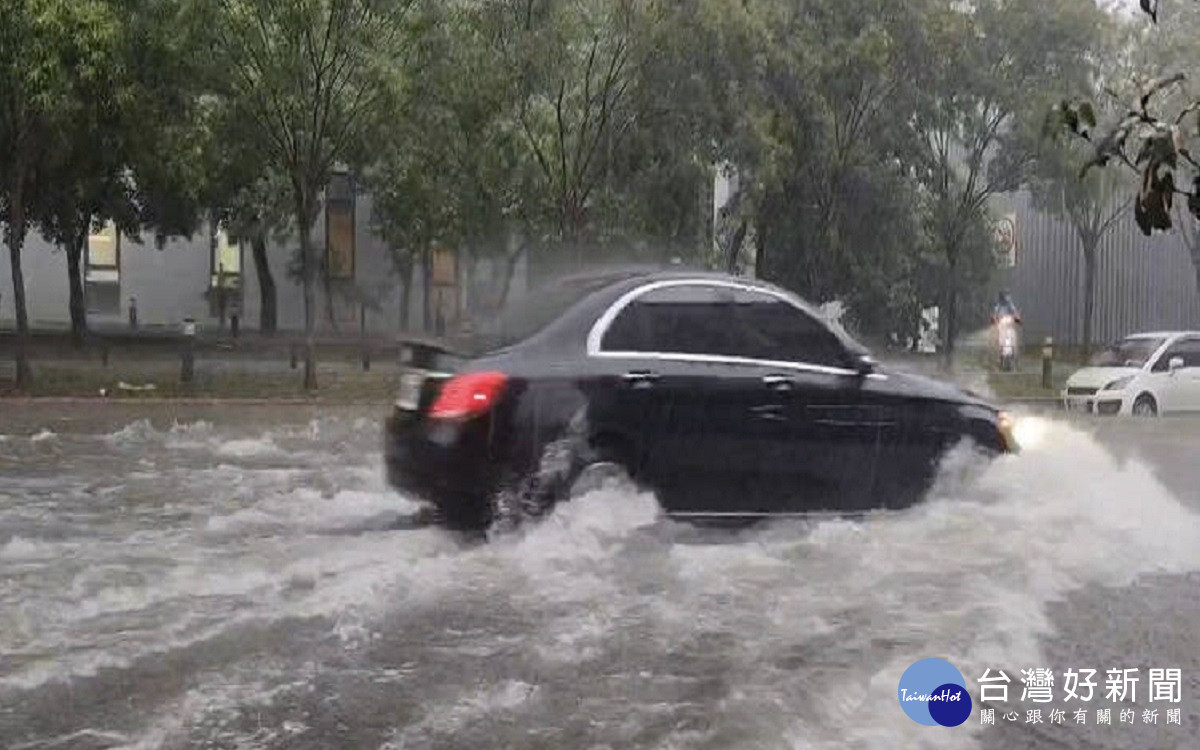 暴雨狂炸南彰化 1.5小時雨量冠全台