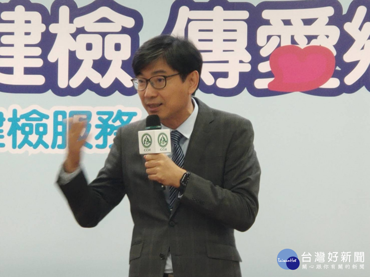 經濟部技術處處長邱求慧表示,技術處科技專案,結合工研院及金屬中心等法人科研能量,開發10項可攜式的醫檢器材,攜手彰基,推動偏鄉長者健檢。圖/記者鄧富珍攝