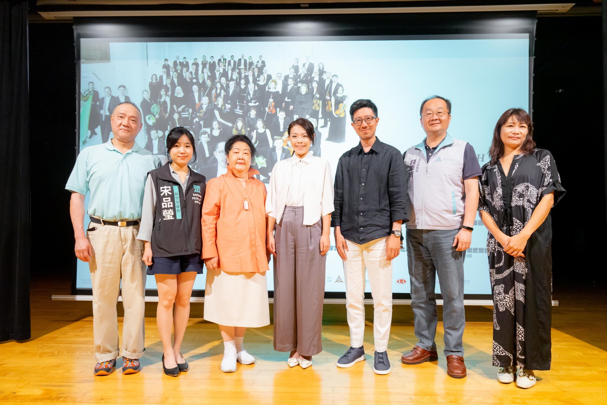 新竹市文化局長錢康明(右二)將於9月11日卸命。翻攝新竹市文化局粉專