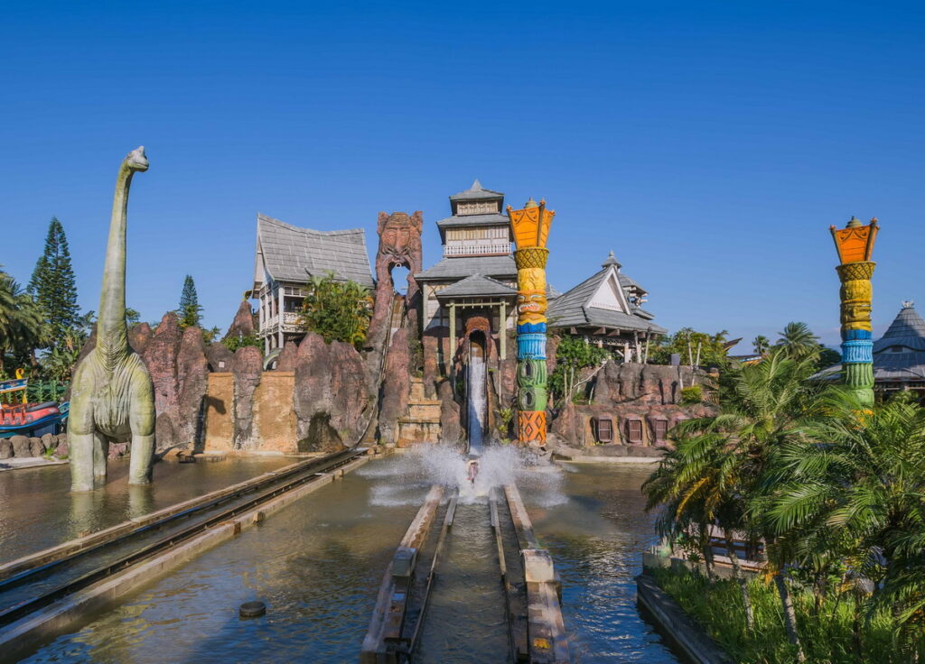 六福村主題遊樂園首次以樂園地圖作為桌遊背景設計,透過園區內動物好朋友的小圖卡帶領民眾環遊繽紛園區!