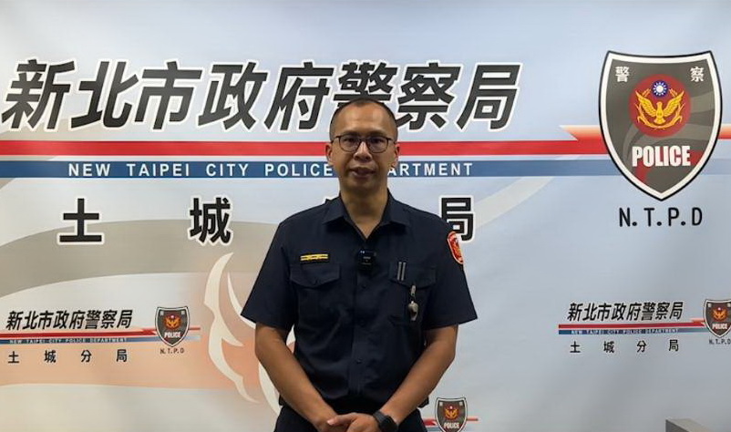 土城派出所所長劉宗鑫主持說明偵辦這起車手落網的詐騙案。(圖/土城分局提供)