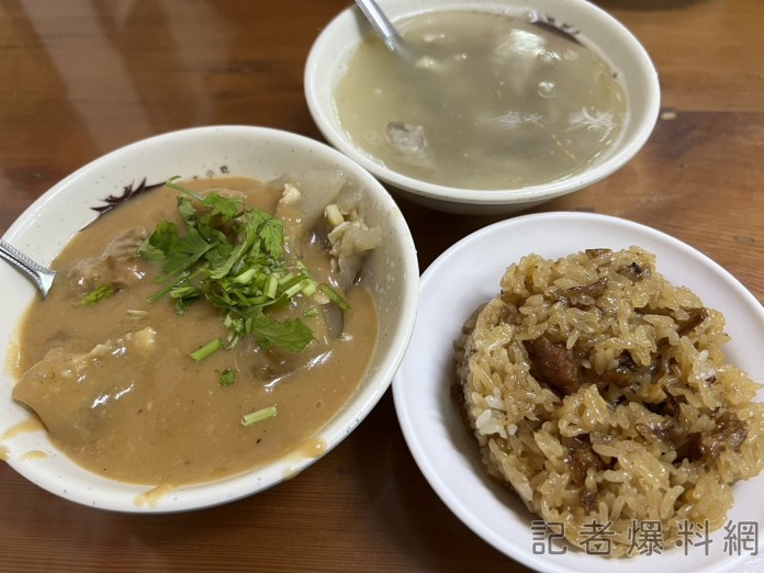 北斗吃美食踩街過中秋 「好食寶斗邀」消費滿百參加抽獎 91 北斗在地小吃美食齊聚。