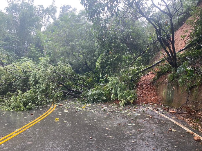 (強降雨成災片)豪雨成災!員林鎮員草路交通中斷 員水路嚴重積水 61 | 社會 社會 記者爆料網