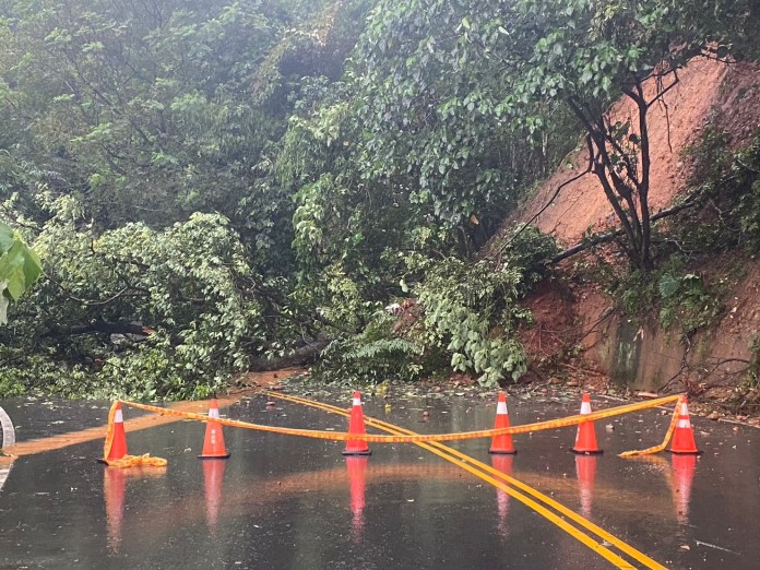 (強降雨成災片)豪雨成災!員林鎮員草路交通中斷 員水路嚴重積水 59 | 社會 社會 記者爆料網