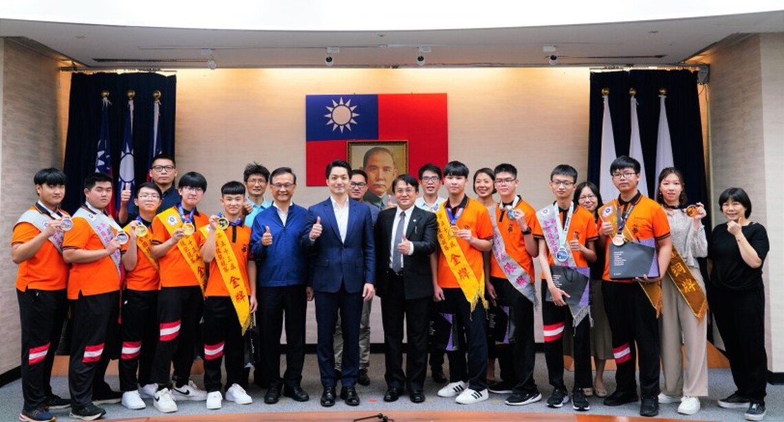 臺北隊全國技能競賽獲8金10銀11銅,冠居全國!蔣市長與全國技能競賽獲獎選手相見歡
