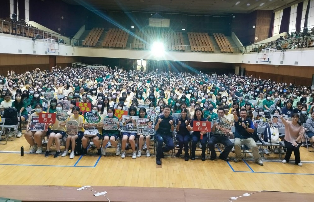 ▲圖說:開學週,中警一分局特別前往臺中女中辦理警政宣導活動 (圖/台中市政府提供)