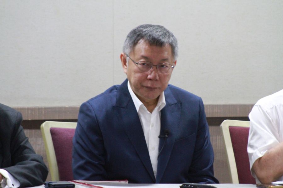 防火巷裝鐵門?柯文哲稱媽媽氣得要死:根本不是我家裝的 208 民眾黨總統參選人柯文哲召開醫療政策記者會。(方炳超攝)