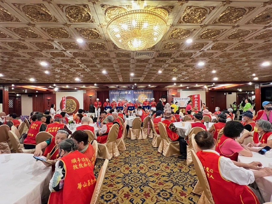 中秋不孤單 台北珍愛扶輪社邀孤老暢遊圓山大飯店 210 CNEWS204230906a10