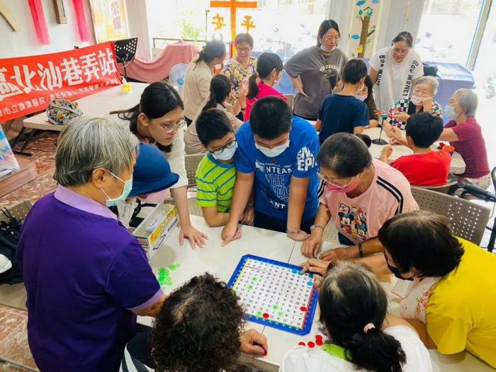 青年學子帶你玩桌遊　旗津桌遊種子隊出動